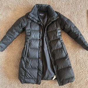 Patagonia Women's Black Puffer Coat. Size Medium.